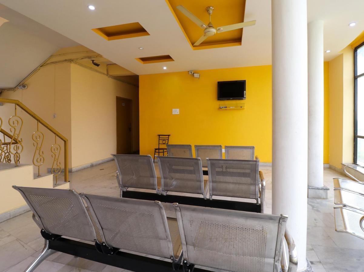 Spot On 82236 Aryan Home Stay Jhajra Экстерьер фото